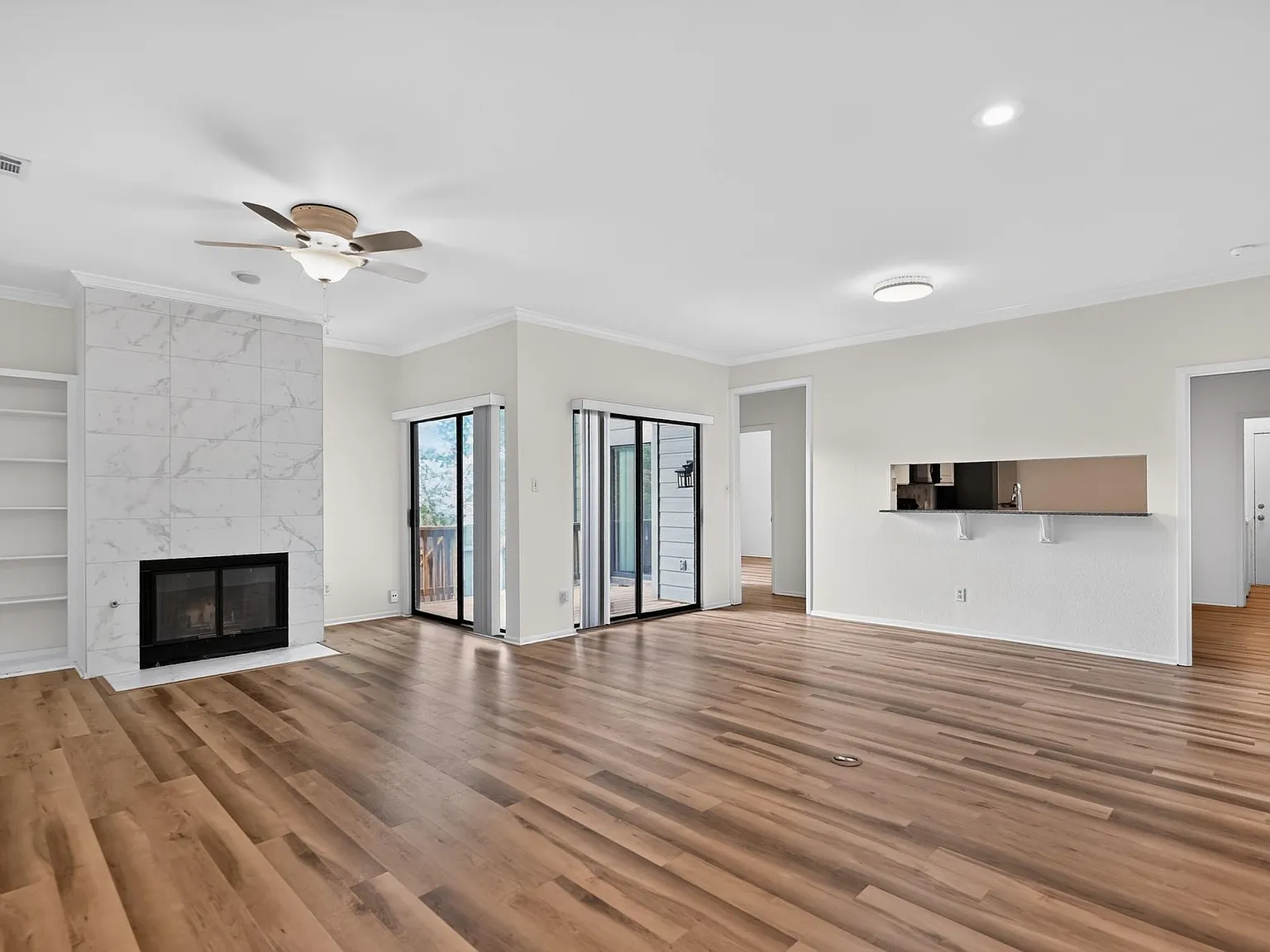 3 bed, 2.0 bath, 1592 sqft, $2,995 — Photo 2