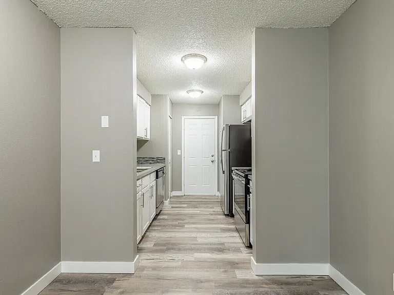 249-Nola Place Apartments — Photo 44