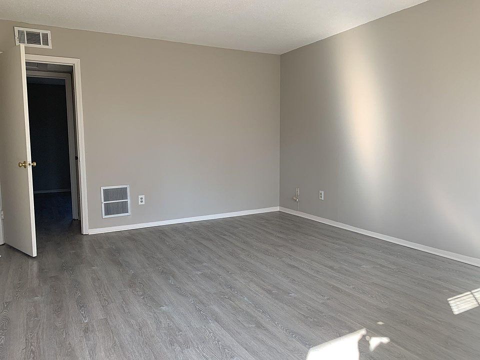 Apartment 3636 Spottswood Ave. #8