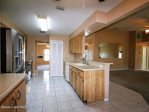 3rd image of 819 Gardener Rd