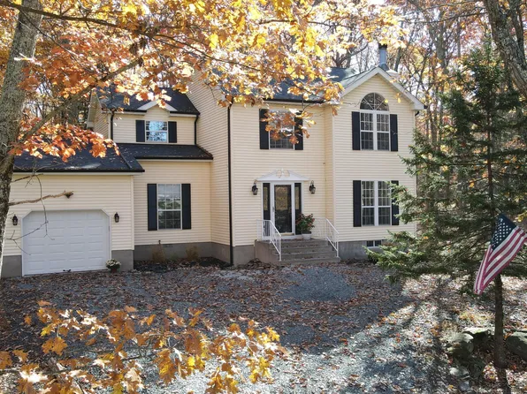 129 Mustang Dr, Lords Valley, PA 18428