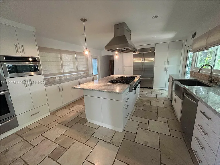 6395 SW 42nd Ter — Photo 5