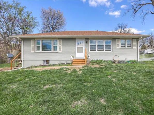 5302 N Woodland Ave, Kansas City, MO 64118