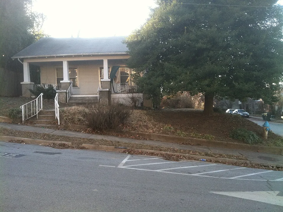 21 N Locust Ave