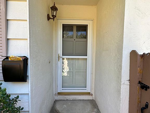 4th image of 993 Henderson Ave
