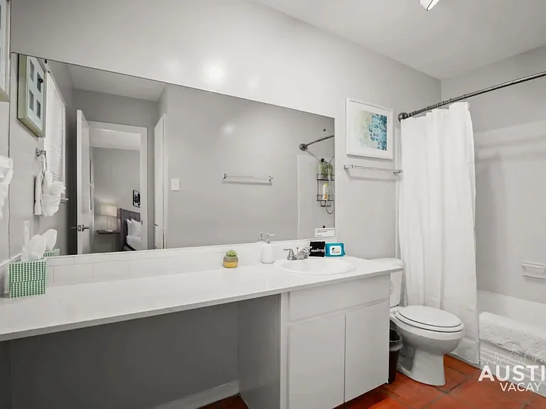 1808 W 35th St #2 — Photo 10