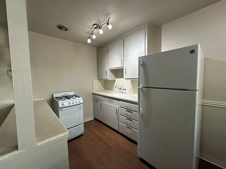 2508 L Street Classic Midtown Living — Photo 37