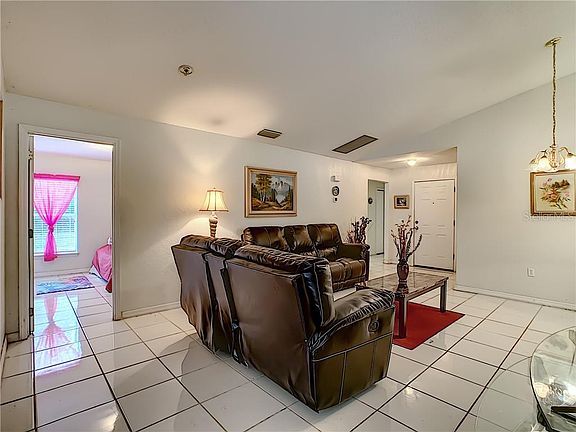 4th image of 445 Dove Dr