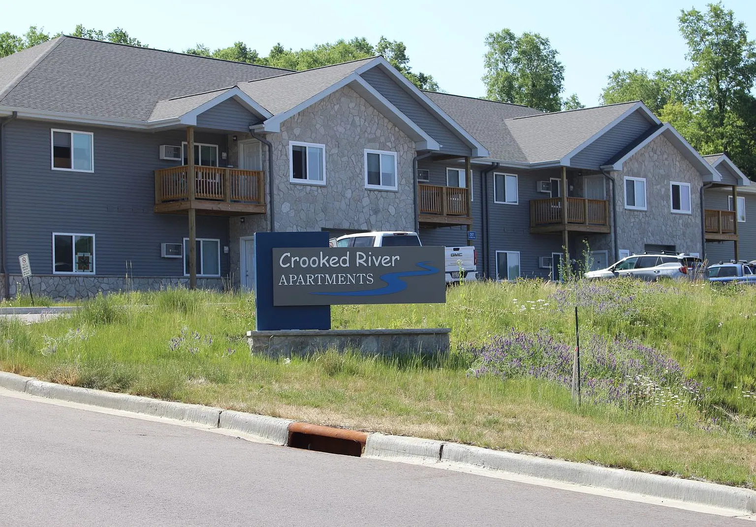 Crooked River Apartments — Photo 2