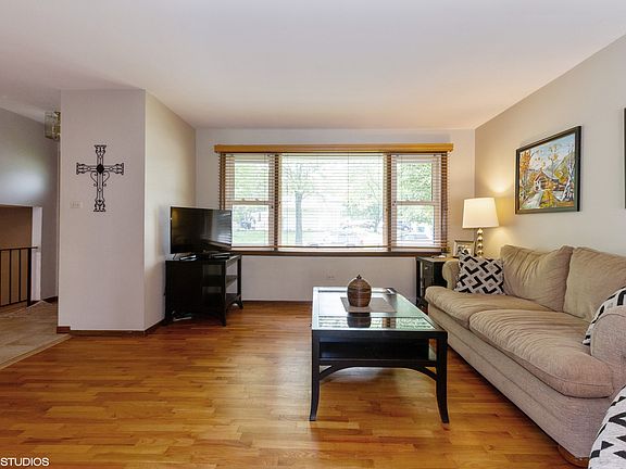 3rd image of 14925 La Reina Real St