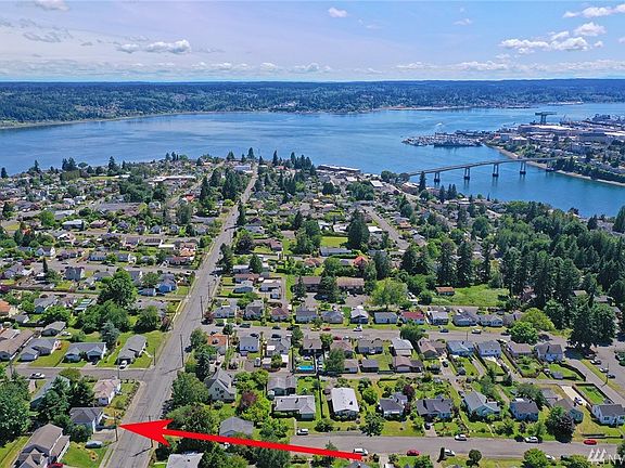 View looking down Perry towards Lower Manette, with downtown Brem and Manette bridge on right