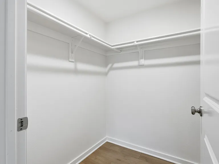 20220 Stagg St — Photo 7