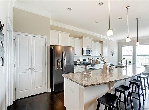 4th image of 114 Canada Dr