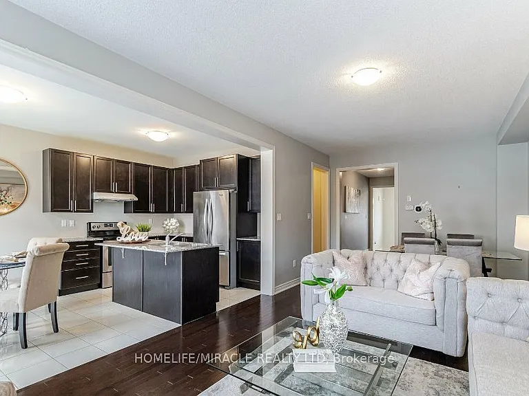 9 Humberstone Cres — Photo 7