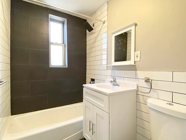 3520 Dekalb Ave #6H — Photo 2
