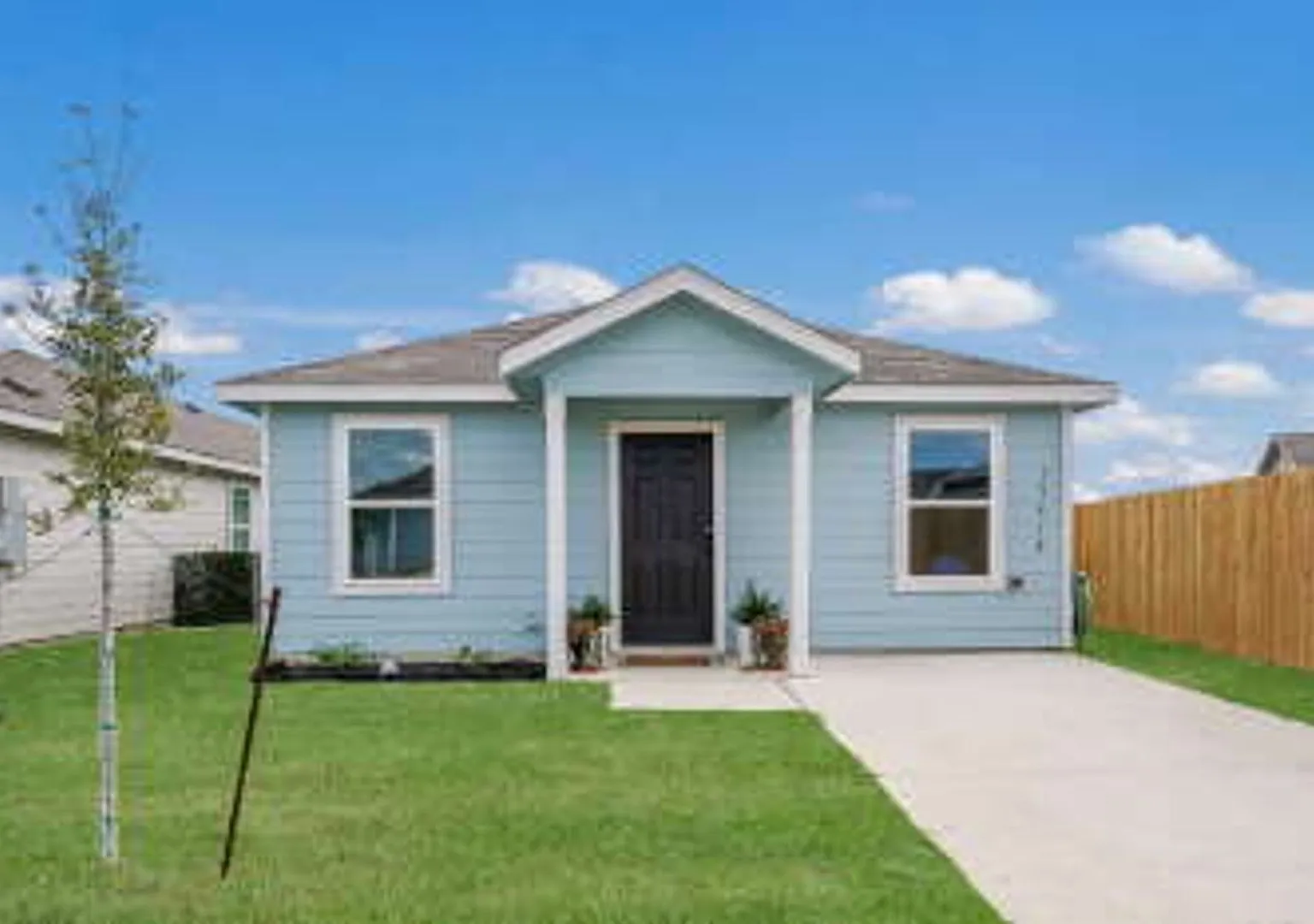 Charming 4-Bedroom Oasis with 2 Full Baths in Converse - 1500 Sq Ft of Comfort! — Photo 1