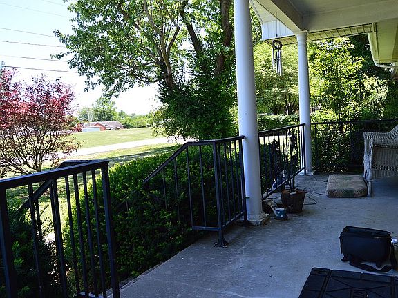 3rd image of 102 Manor Dr