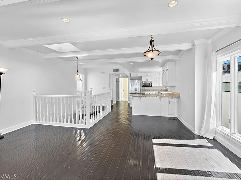 882 Acapulco St — Photo 15