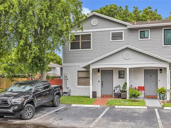 10527 NW 6th St, Pembroke Pines, FL 33026