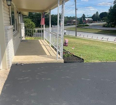 4th image of 315 Lyman Ave