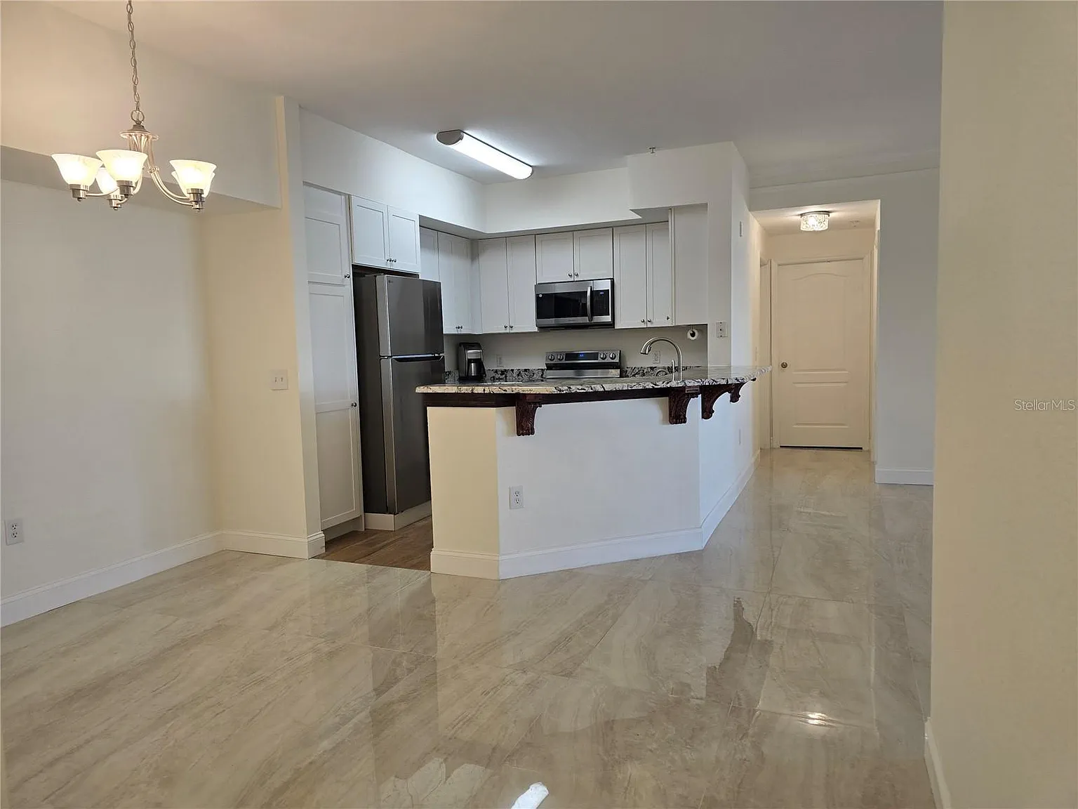 3 bed, 2.0 bath, 1280 sqft, $2,400 — Photo 2