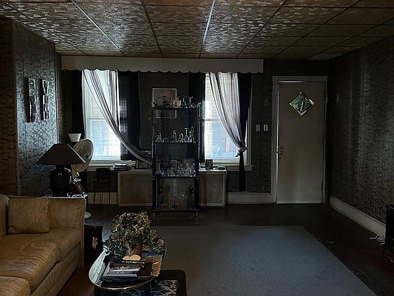 2nd image of 519 Delamore Pl