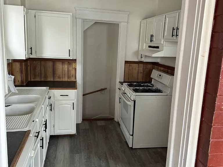 1164 W 7th St — Photo 9