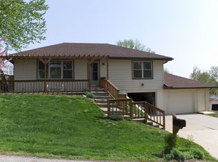 1210 Spring St, Weston, MO 64098