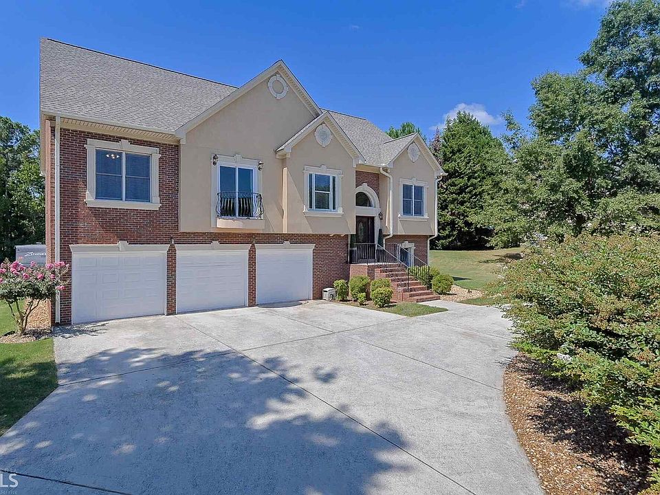 2nd image of 2391 Fairhaven Cv NE