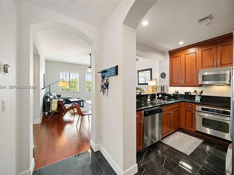 200 NE 2nd Ave #304 — Photo 8