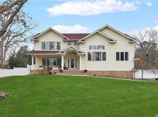 143 Seaman Neck Rd, Dix Hills, NY 11746