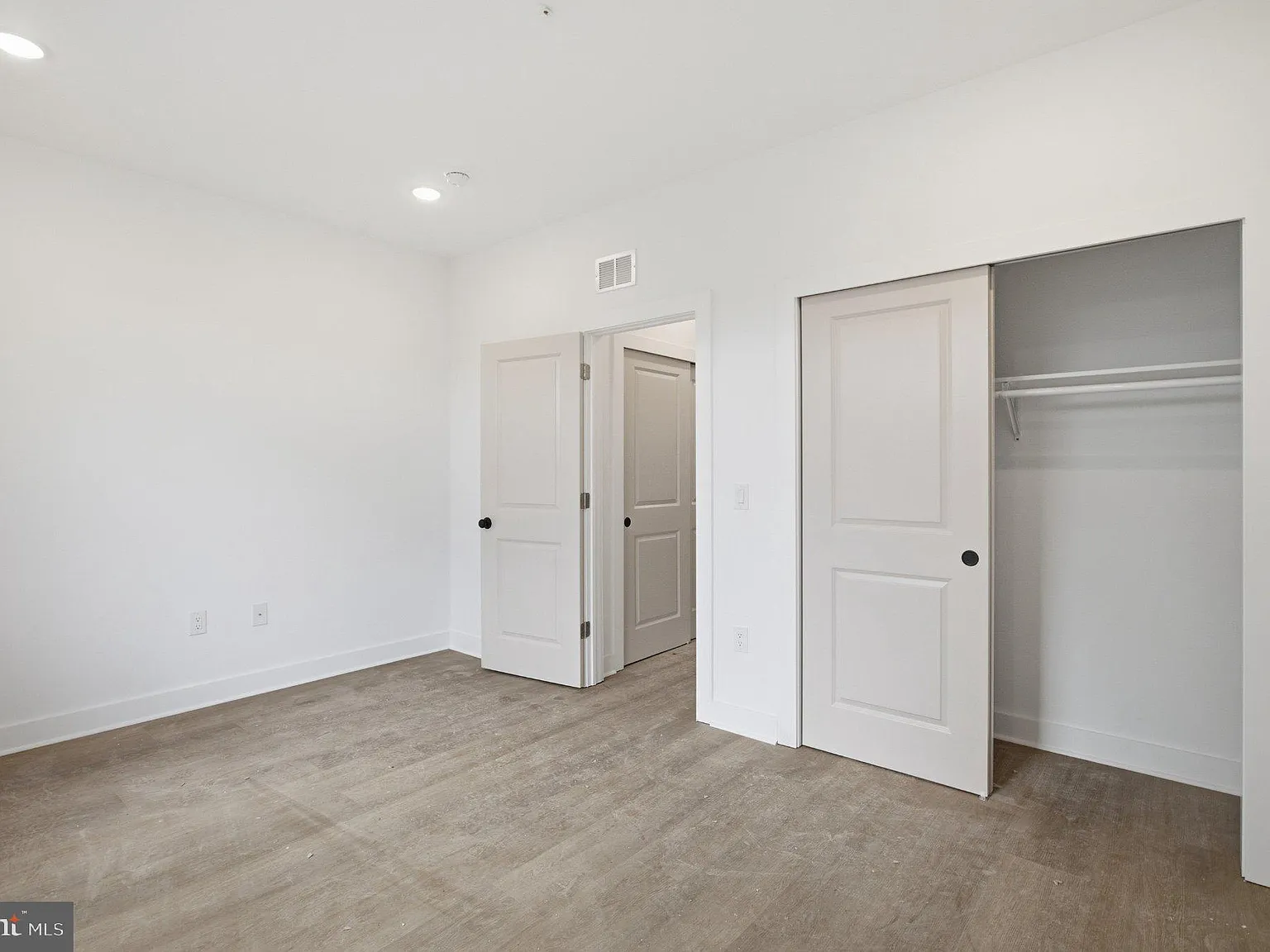 3 bed, 3.0 bath, $1,900 — Photo 3