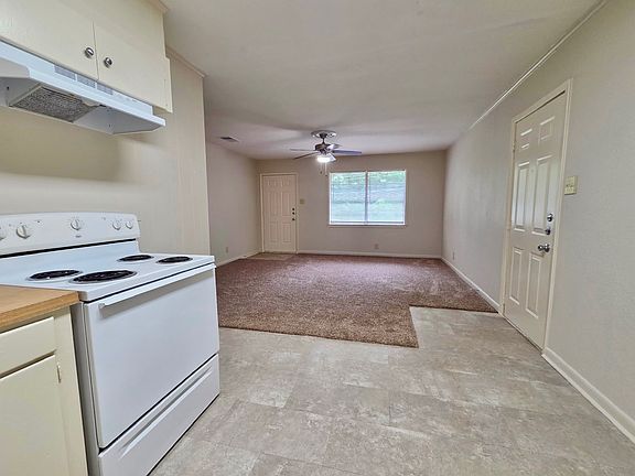 3rd image of 204 E Tuttle Rd