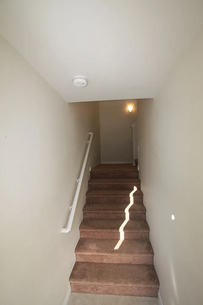 3 Bedroom Duplex-Style Condo near JBER! — Photo 2