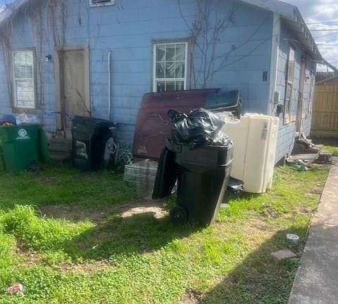 2nd image of 110 E 44th St