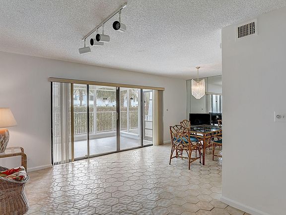 5th image of 1136 Russell Drive