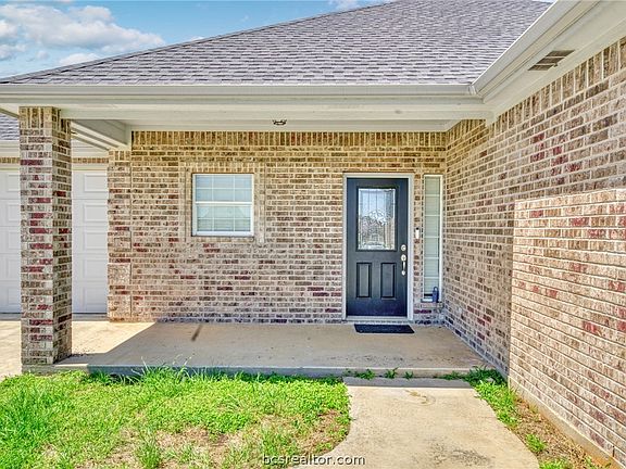 4th image of 612 Olde Oaks Cir