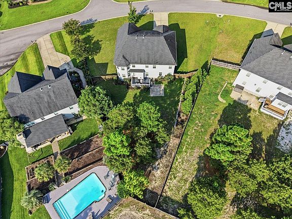 4th image of 66 Saughtree Ln W