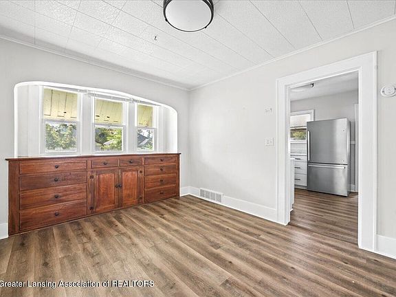 5th image of 2227 Turner St