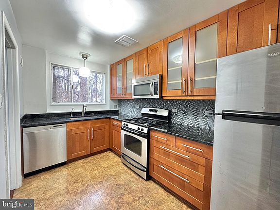 5th image of 10504 Montrose Ave #M2
