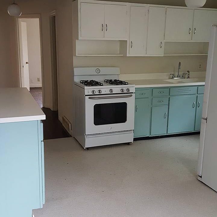 1st image of 225 Castlewood Dr