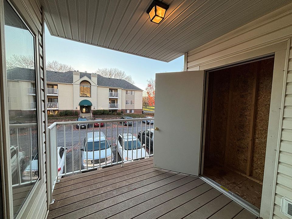 Balcony w/ storage