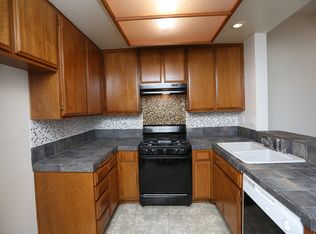 21 Blackbird Ln, Pomona, CA 91766