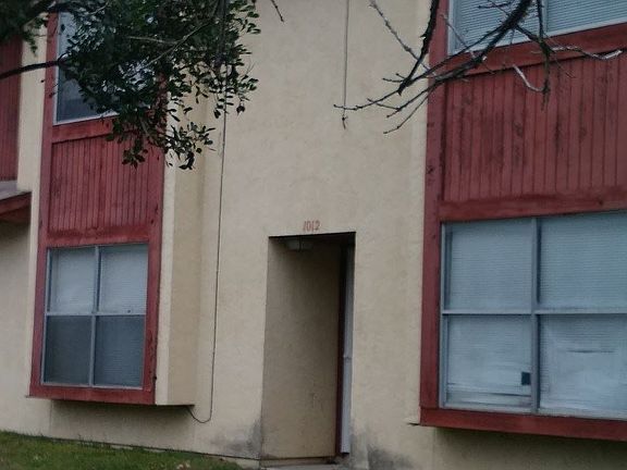 4th image of 1008 Mission Dr APT B