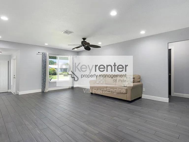 5923 19th St NE — Photo 4