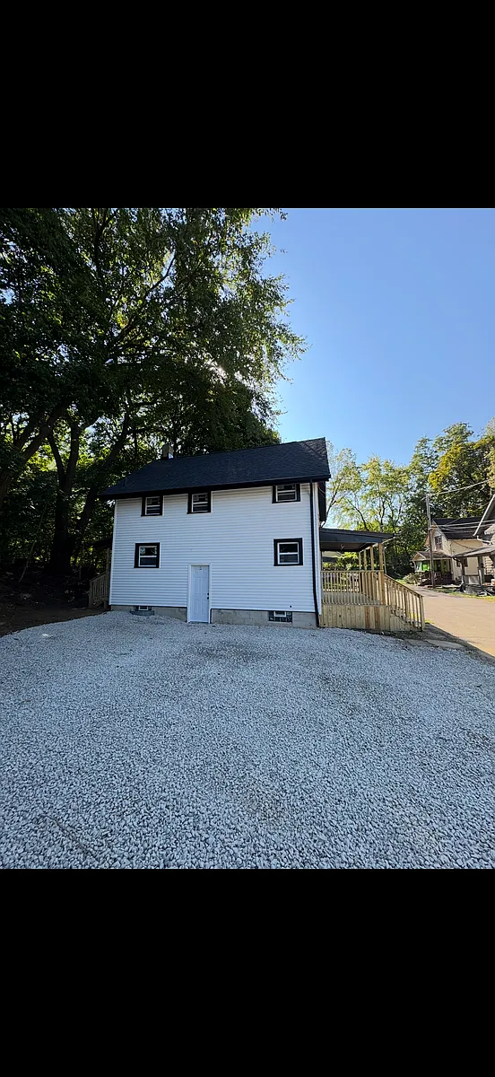 Building Photo - 933 Golda Pl