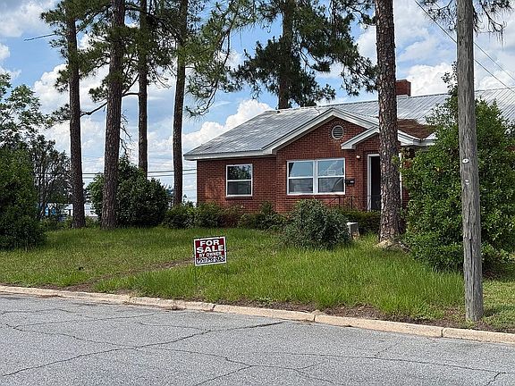 2nd image of 101 Forrest Ave