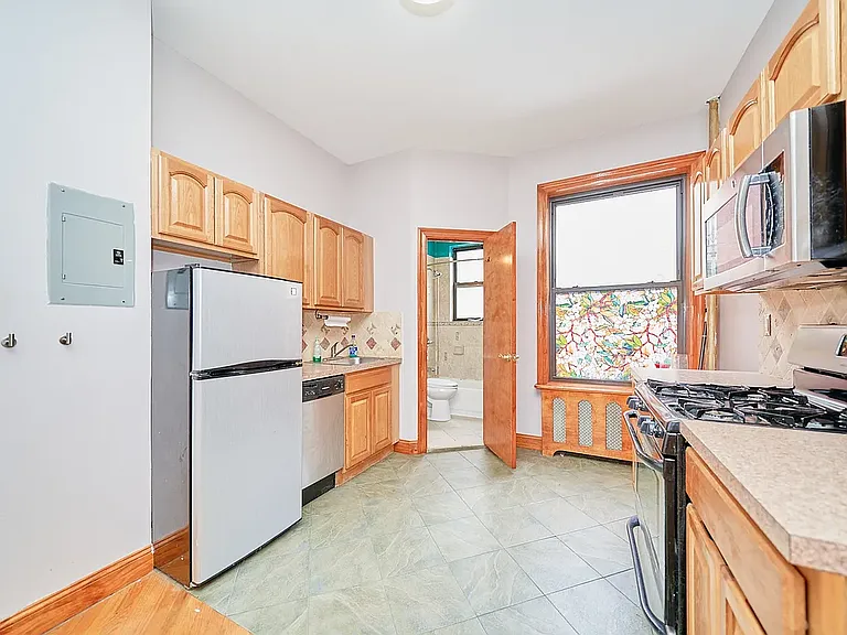 501 1/2 W 43rd St #3E — Photo 2