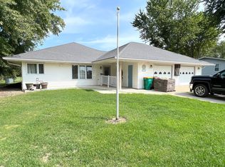 200 Hemmingsen St, Alden, MN 56009