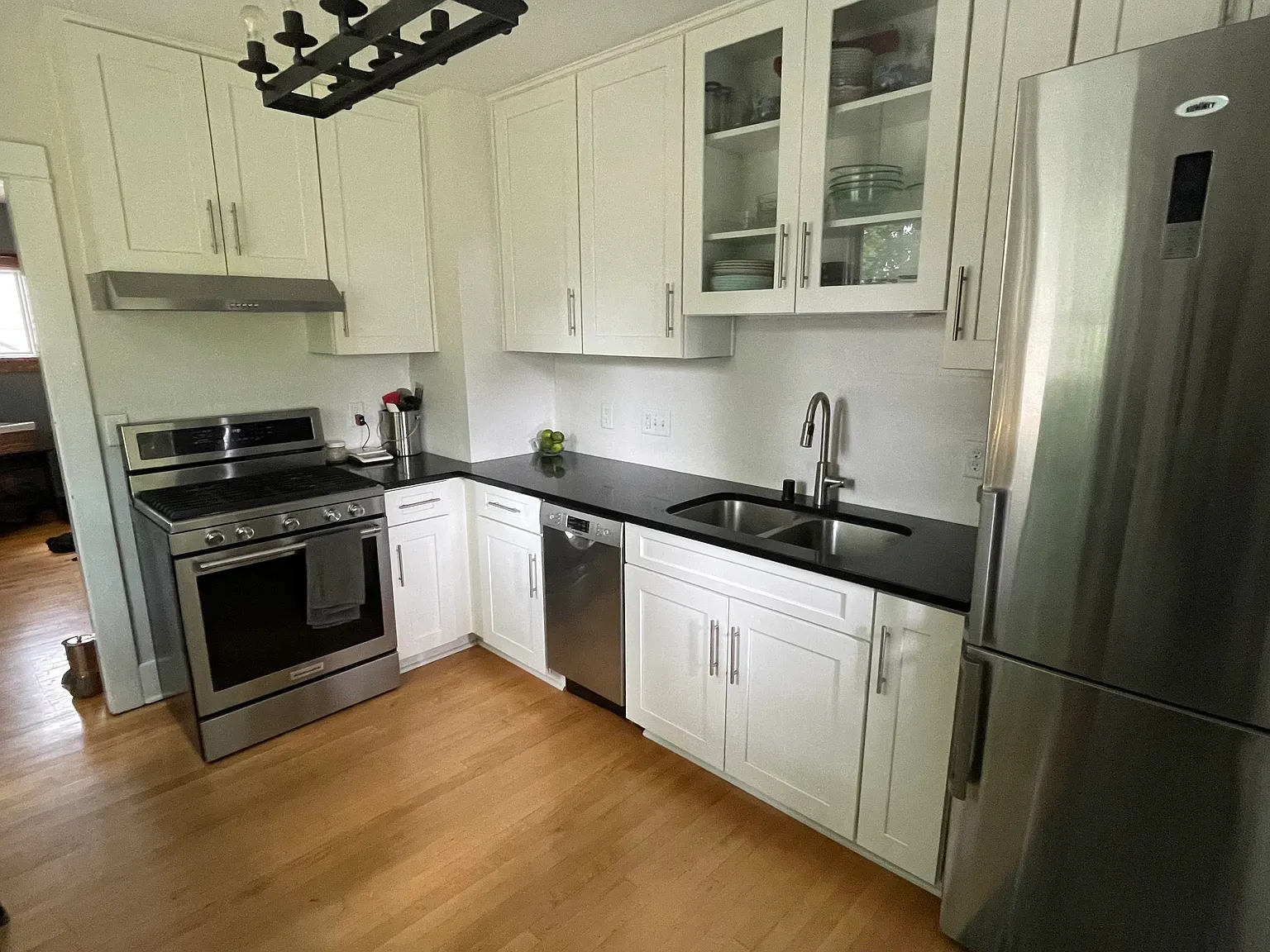2 bed, 1052 sqft, $2,600 — Photo 3
